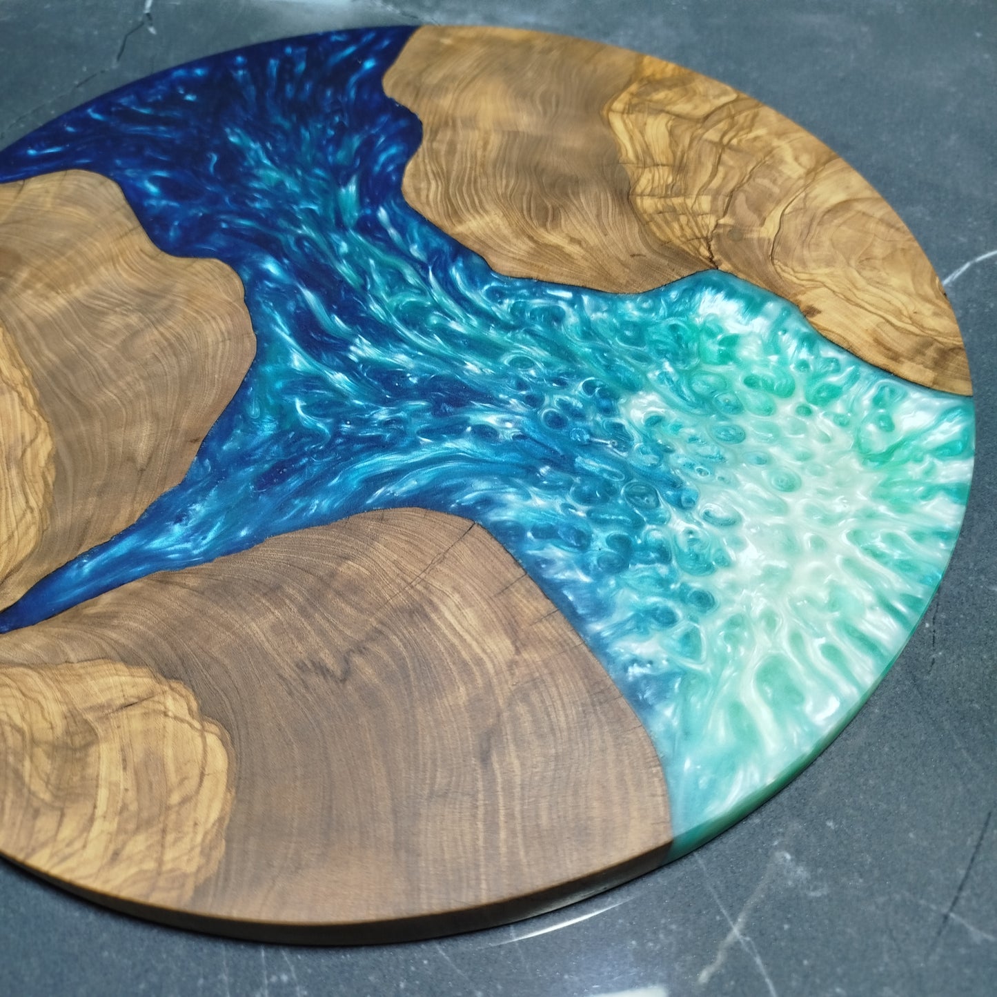 Azure Shore – Handmade Olive Wood & Epoxy Resin Round Serving Board KitchenResinArt