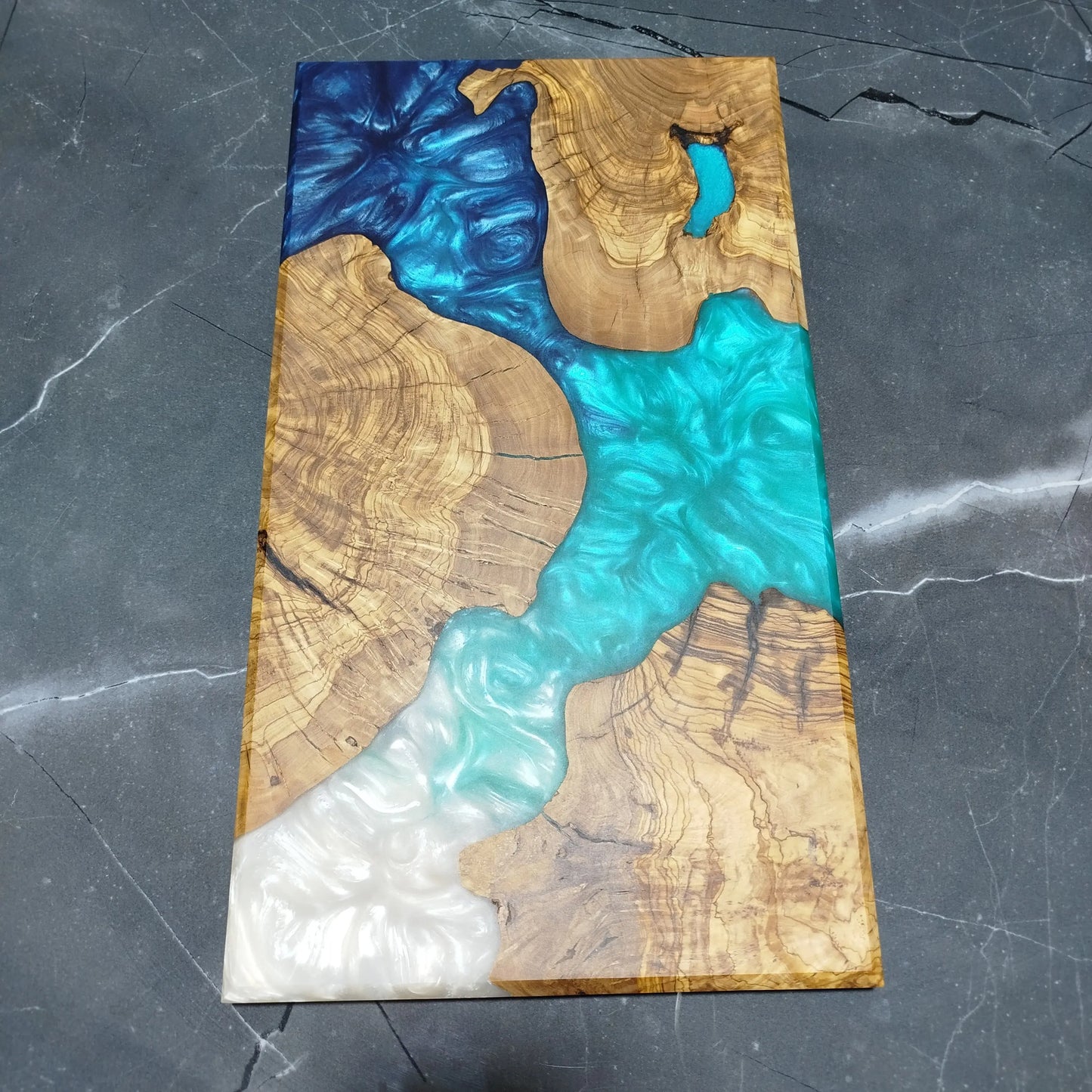 Ocean Trinity – Handcrafted Olive Wood and Epoxy Resin Charcuterie Board KitchenResinArt