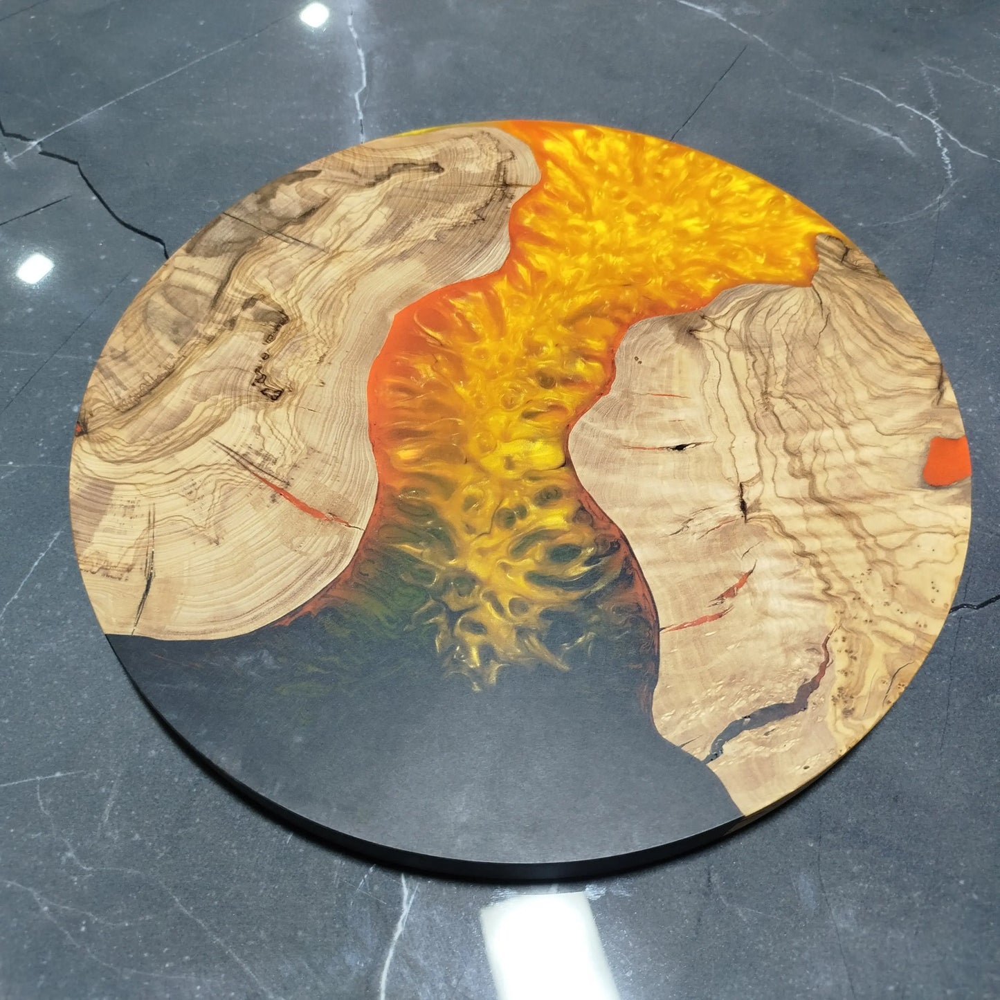 Golden Inferno – Handmade Olive Wood & Epoxy Resin Round Serving Board KitchenResinArt
