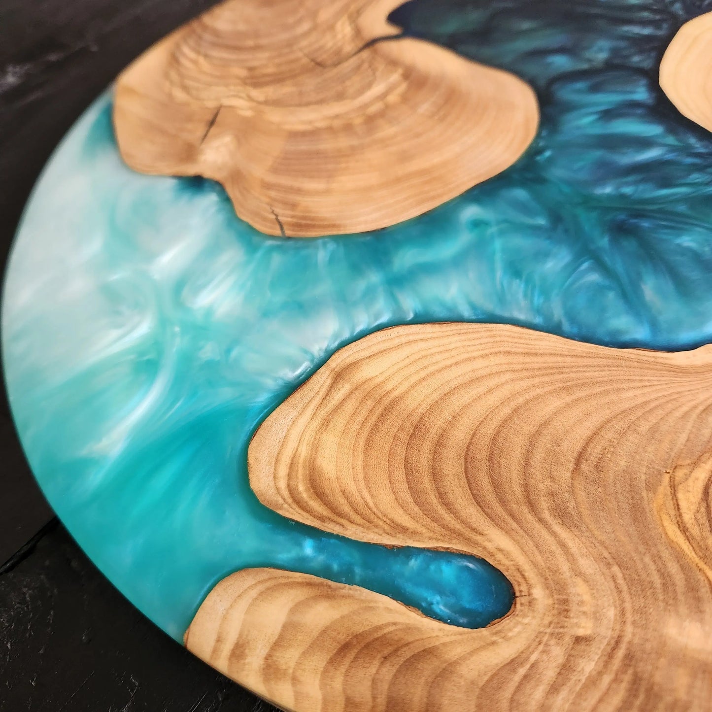 Azure Drift – Handmade Olive Wood & Epoxy Resin Round Serving Board KitchenResinArt