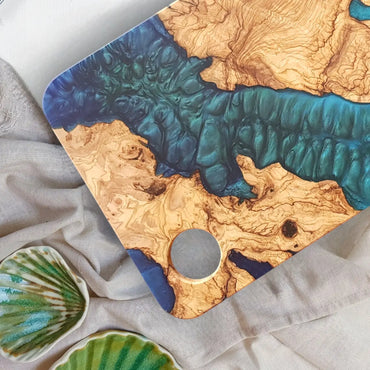 Ocean Rift – Olive Wood & Epoxy Resin Charcuterie Board KitchenResinArt