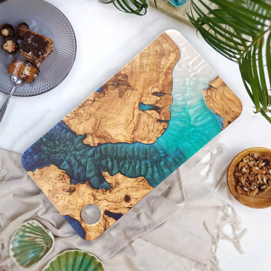 Ocean Rift – Olive Wood & Epoxy Resin Charcuterie Board KitchenResinArt