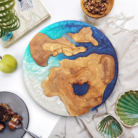Azure Coast – Round Olive Wood & Ocean Blue Epoxy Serving Board KitchenResinArt
