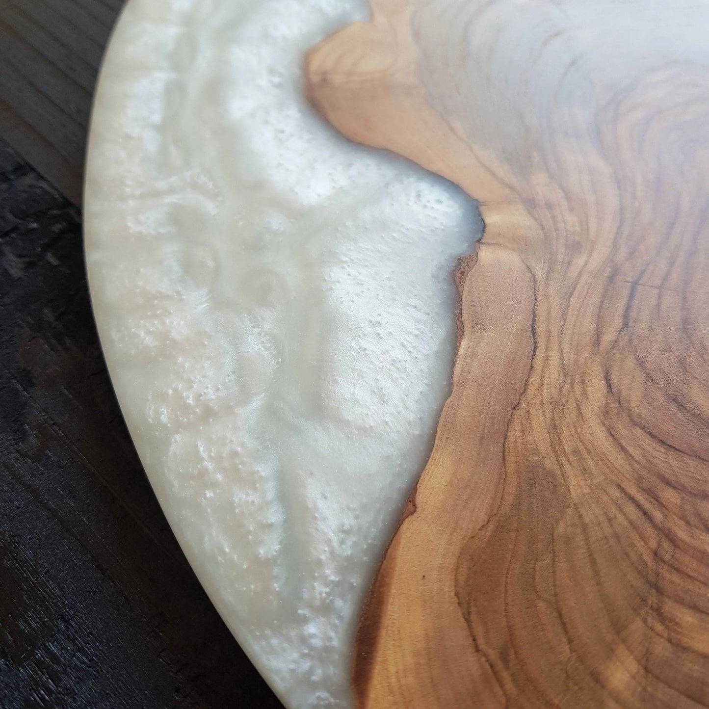 Azure Coast – Round Olive Wood & Ocean Blue Epoxy Serving Board KitchenResinArt
