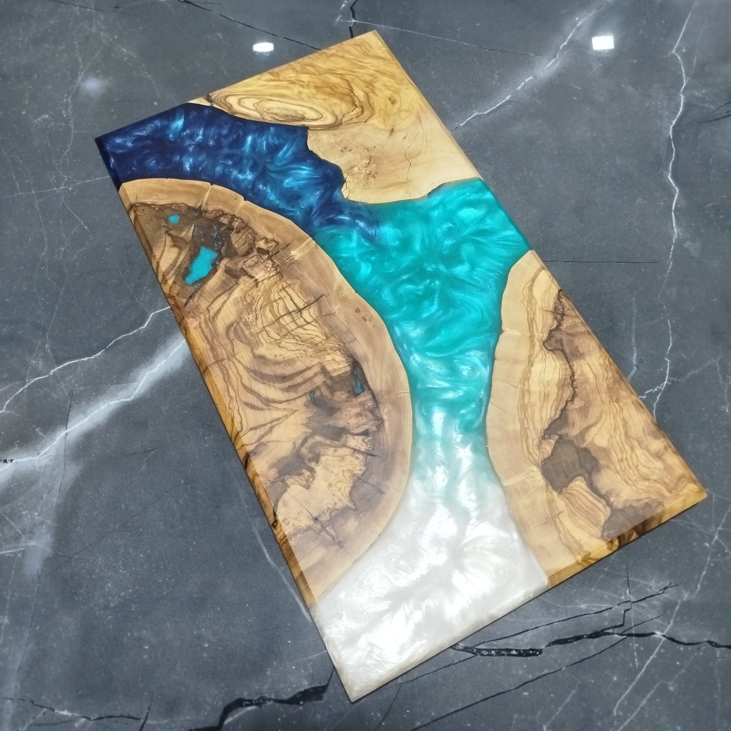 Coastal Delta – Handcrafted Olive Wood and Epoxy Resin Charcuterie Board