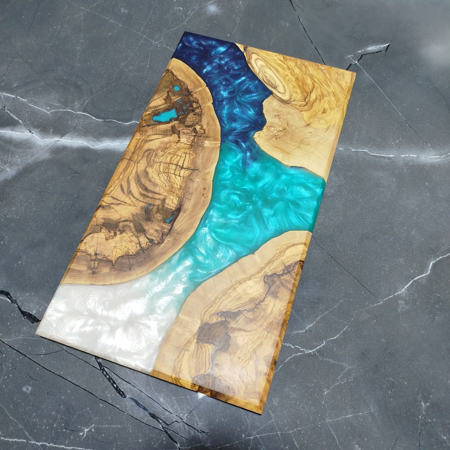 Coastal Delta – Handcrafted Olive Wood and Epoxy Resin Charcuterie Board