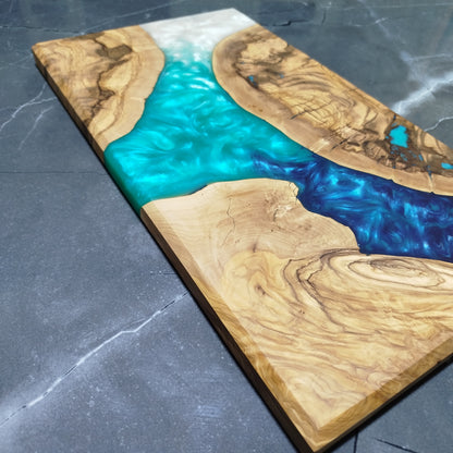 Coastal Delta – Handcrafted Olive Wood and Epoxy Resin Charcuterie Board