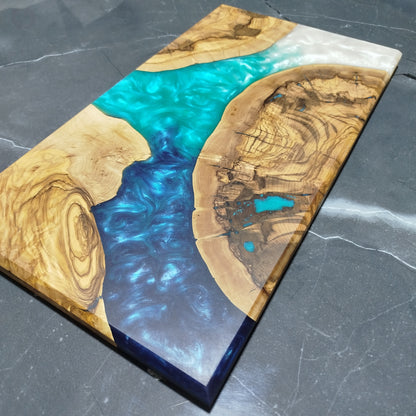 Coastal Delta – Handcrafted Olive Wood and Epoxy Resin Charcuterie Board