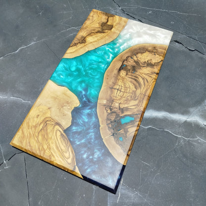 Coastal Delta – Handcrafted Olive Wood and Epoxy Resin Charcuterie Board