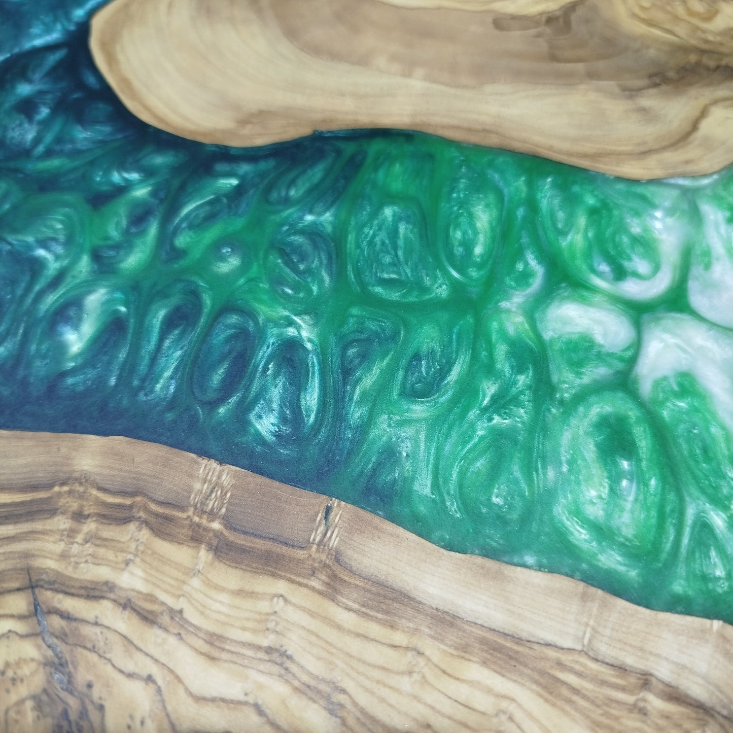 Emerald Veil – Handmade Olive Wood & Epoxy Resin Round Serving Board