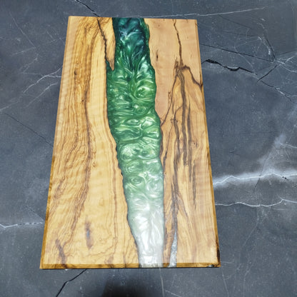 Emerald Vein – Handcrafted Olive Wood and Epoxy Resin Charcuterie Board