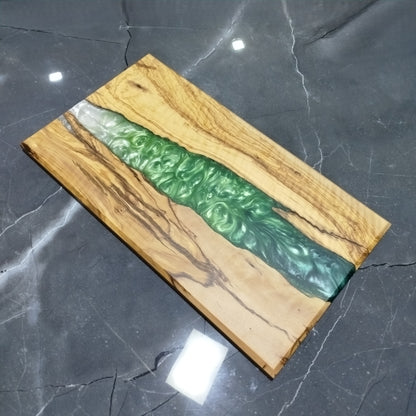 Emerald Vein – Handcrafted Olive Wood and Epoxy Resin Charcuterie Board