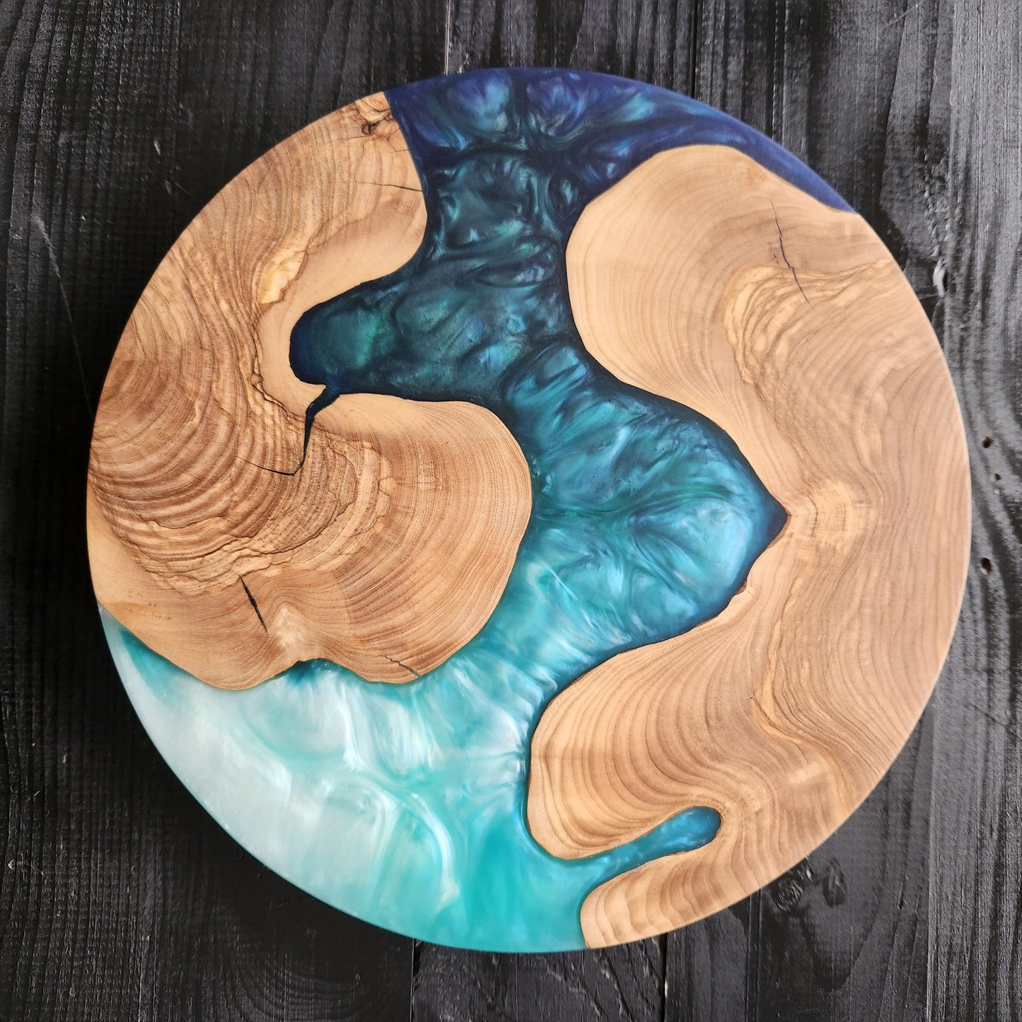 Azure Drift – Handmade Olive Wood & Epoxy Resin Round Serving Board