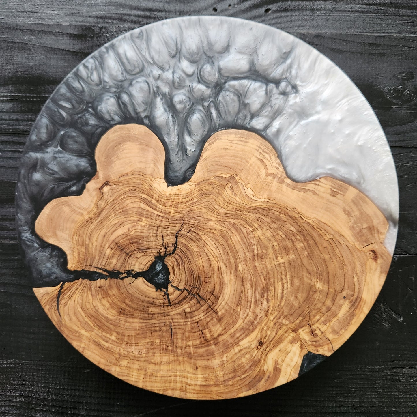 Graphite Eclipse – Handmade Olive Wood & Epoxy Resin Round Serving Board
