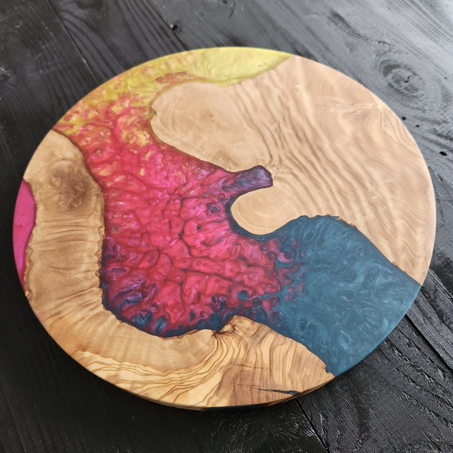 Sunset Coral – Handmade Olive Wood & Epoxy Resin Round Serving Board