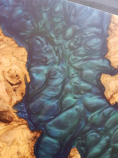 Ocean Rift – Olive Wood & Epoxy Resin Charcuterie Board