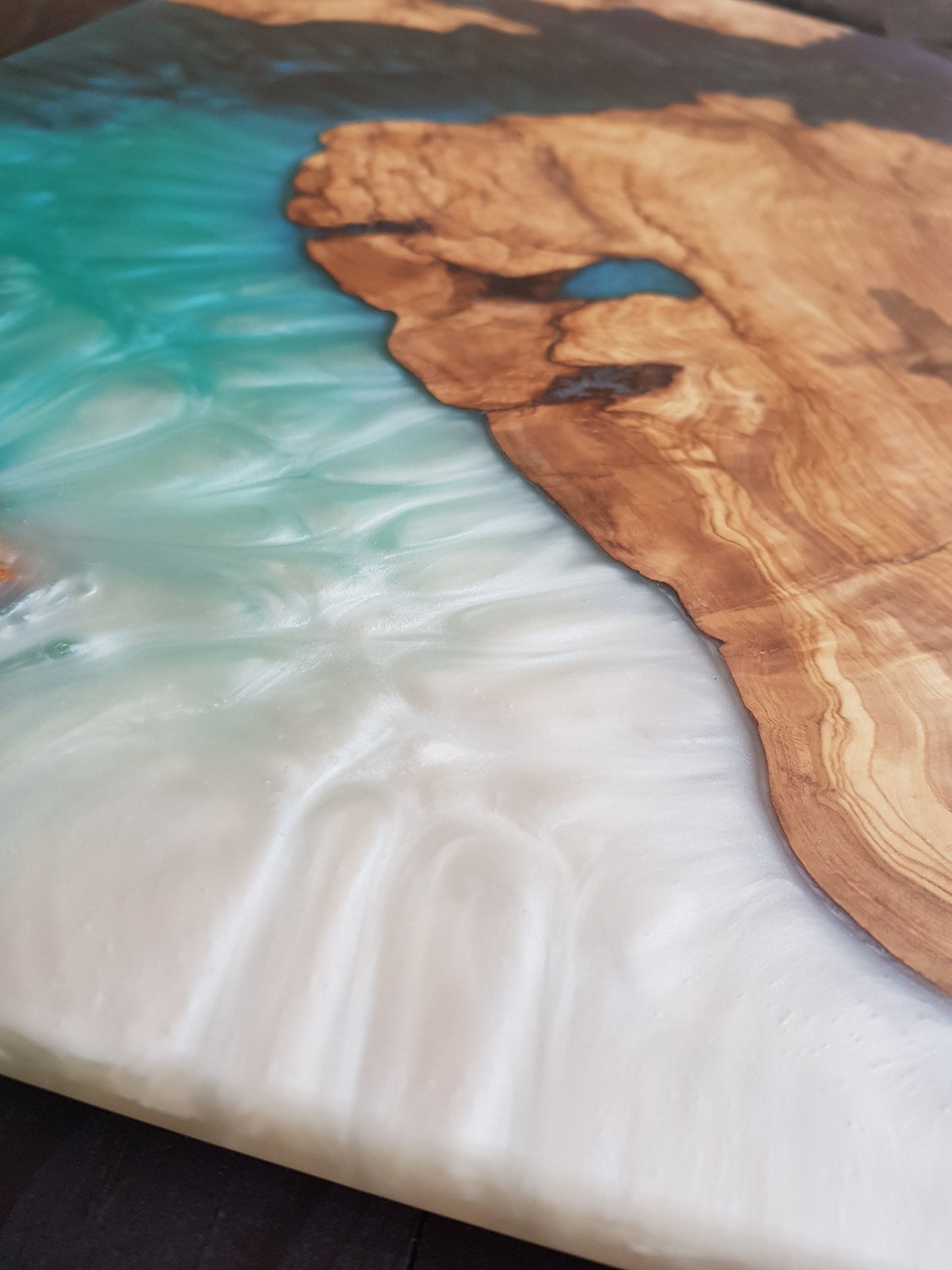 Ocean Rift – Olive Wood & Epoxy Resin Charcuterie Board