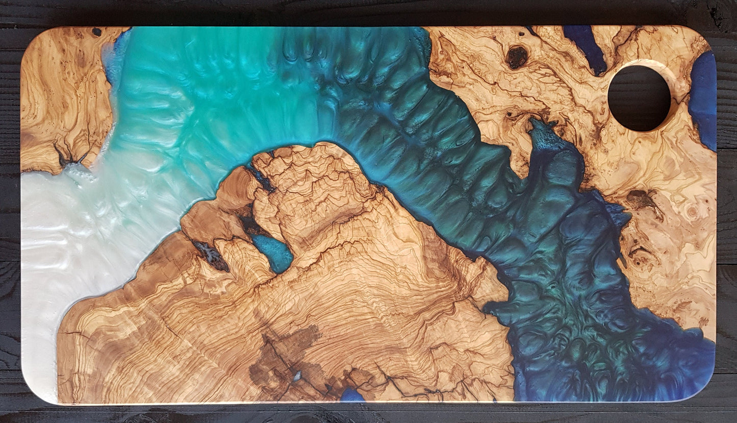 Ocean Rift – Olive Wood & Epoxy Resin Charcuterie Board
