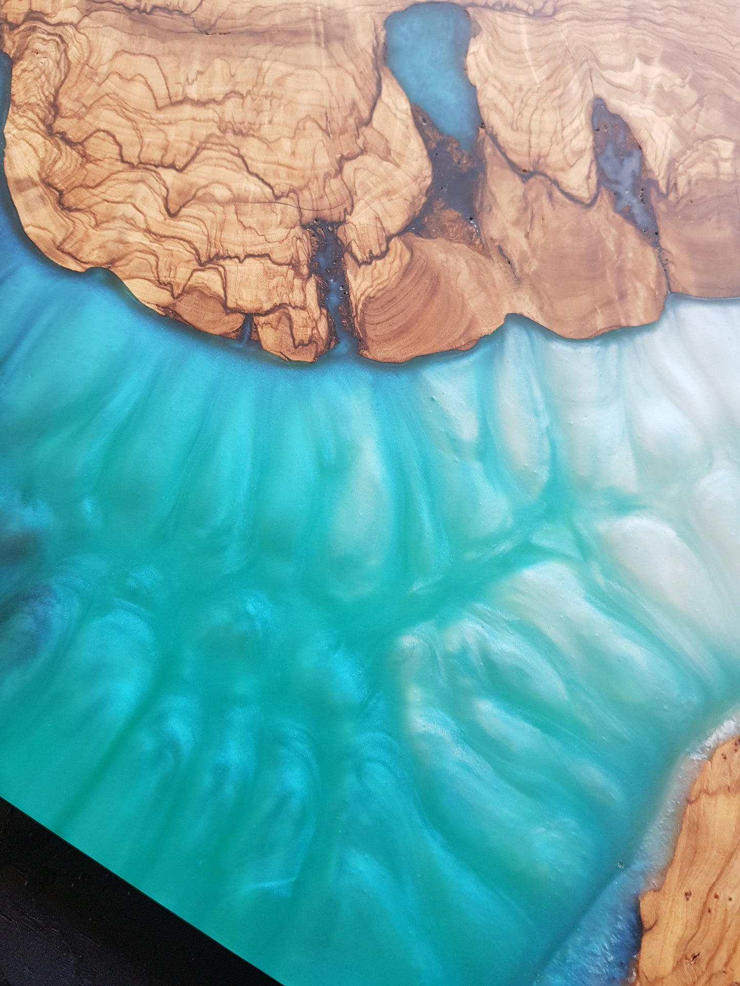 Ocean Rift – Olive Wood & Epoxy Resin Charcuterie Board