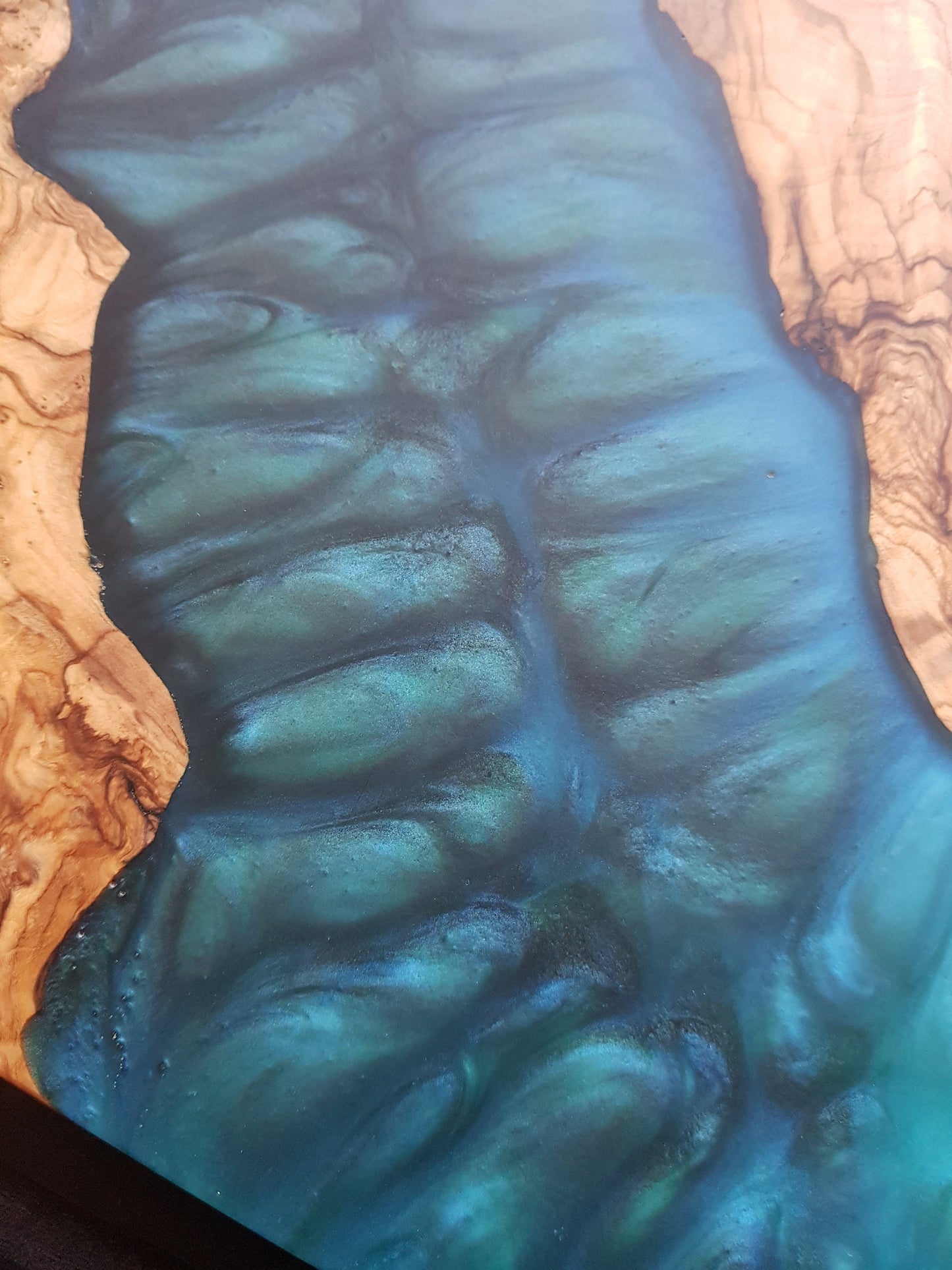 Ocean Rift – Olive Wood & Epoxy Resin Charcuterie Board