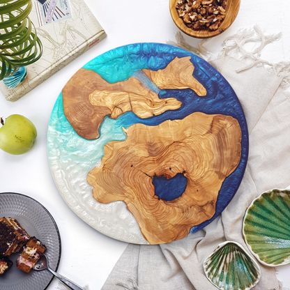 Azure Coast – Round Olive Wood & Ocean Blue Epoxy Serving Board
