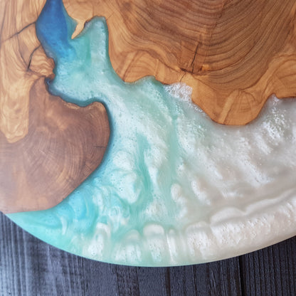 Azure Coast – Round Olive Wood & Ocean Blue Epoxy Serving Board