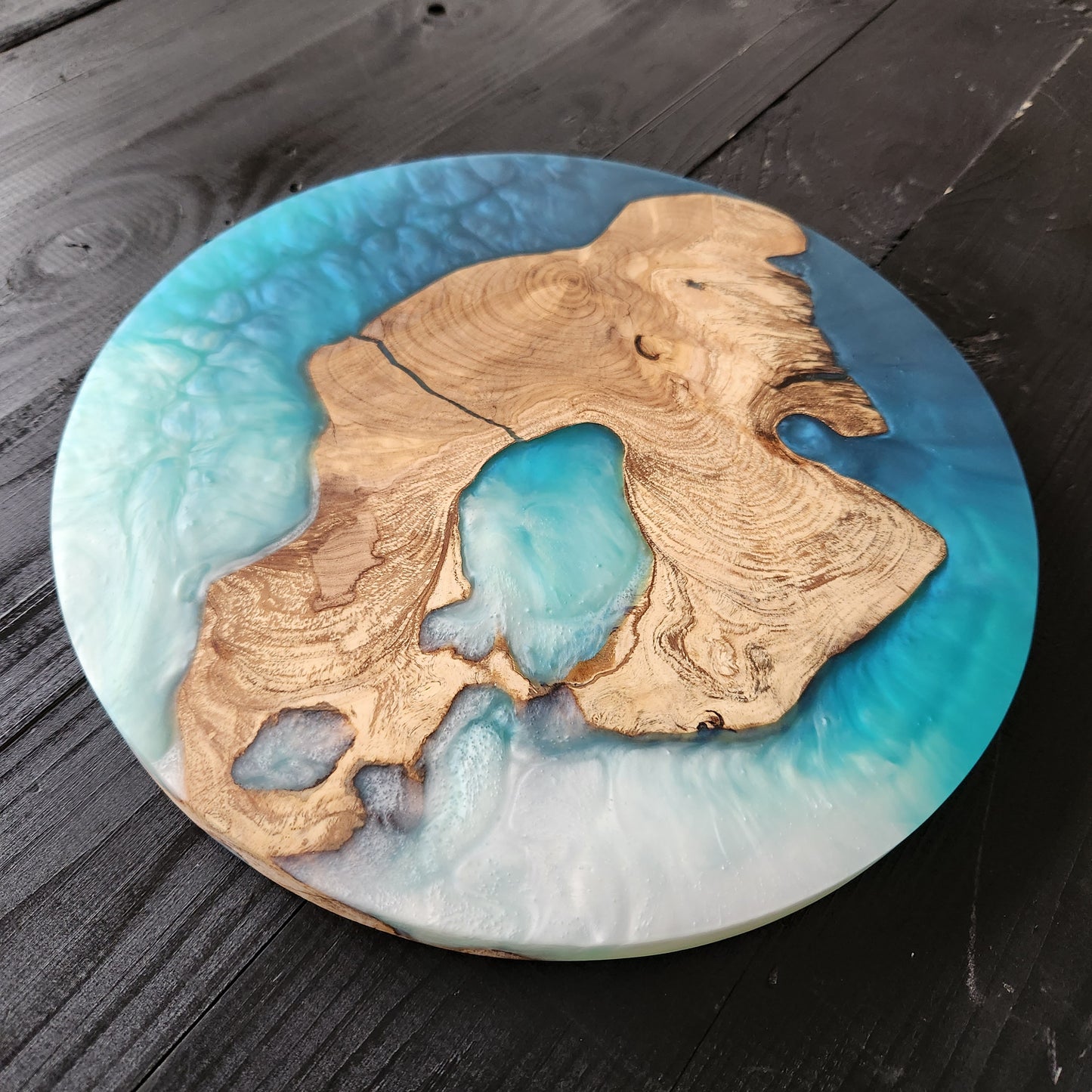Coastal Halo – Handmade Olive Wood & Epoxy Resin Round Serving Board