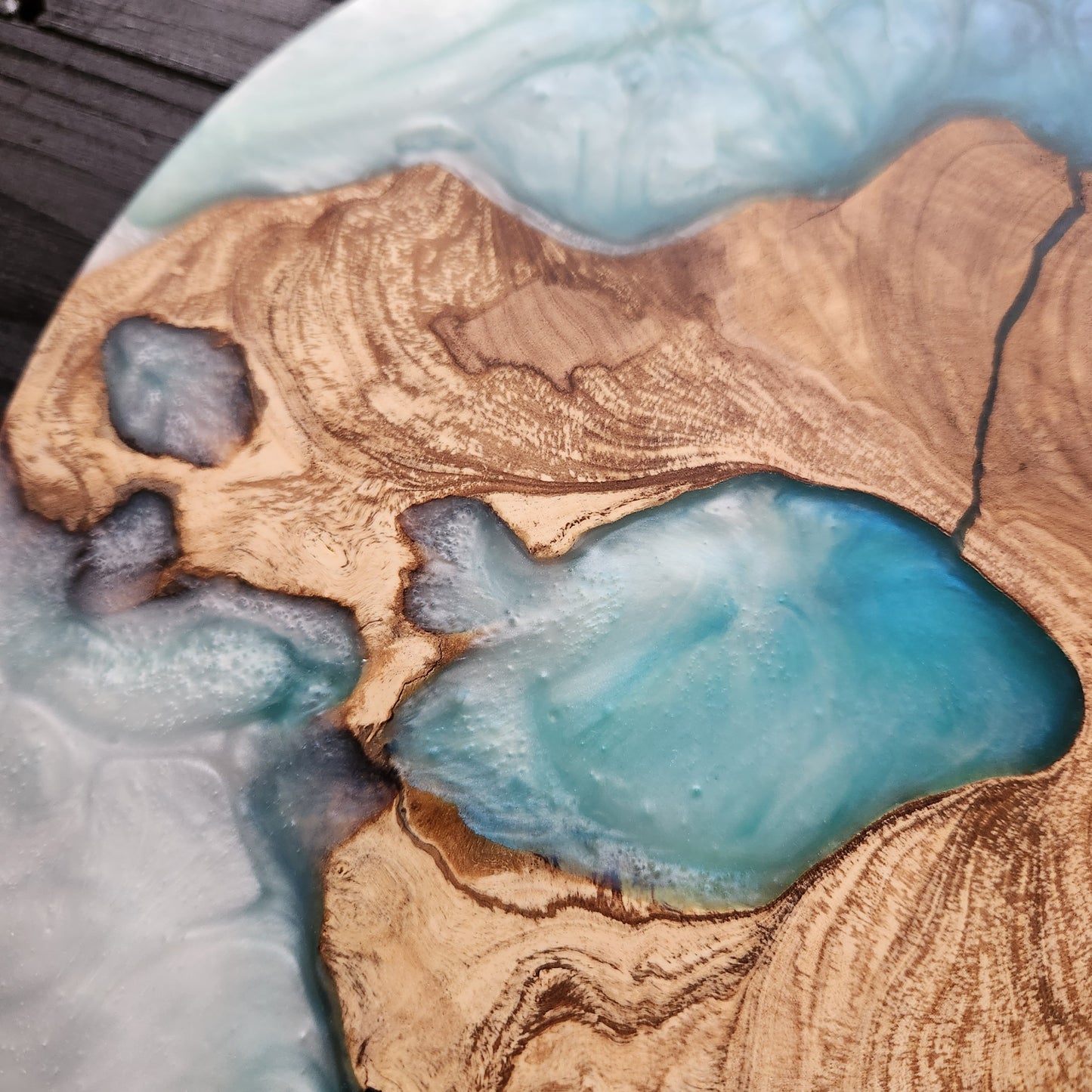 Coastal Halo – Handmade Olive Wood & Epoxy Resin Round Serving Board