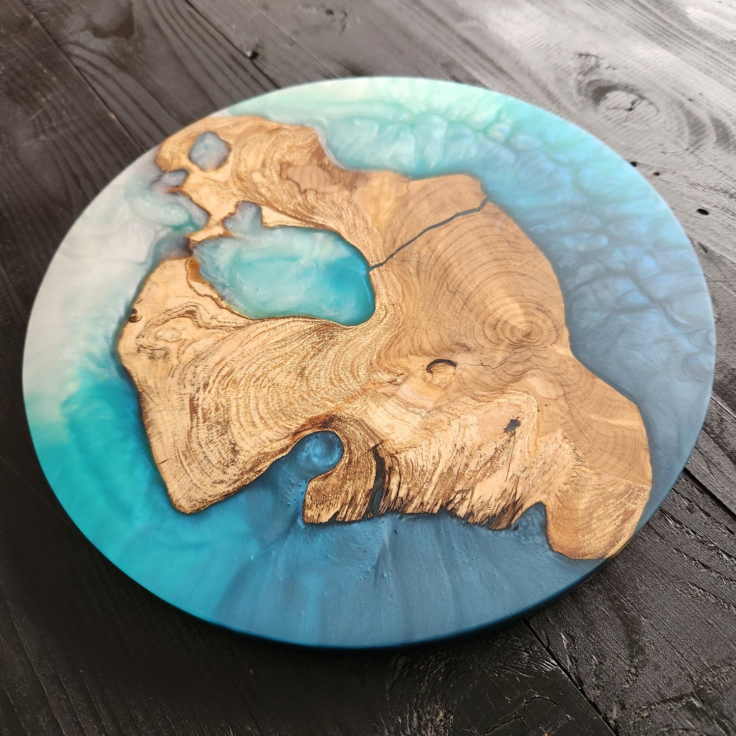 Coastal Halo – Handmade Olive Wood & Epoxy Resin Round Serving Board