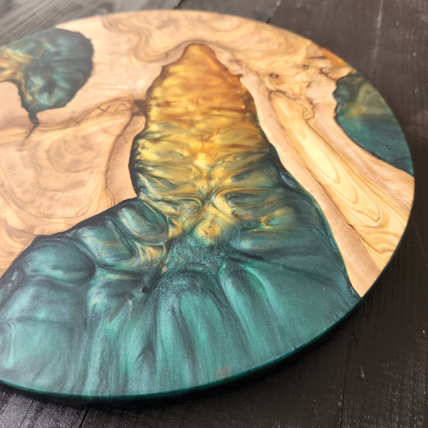 Golden Tide – Round Olive Wood & Emerald Resin Serving Board