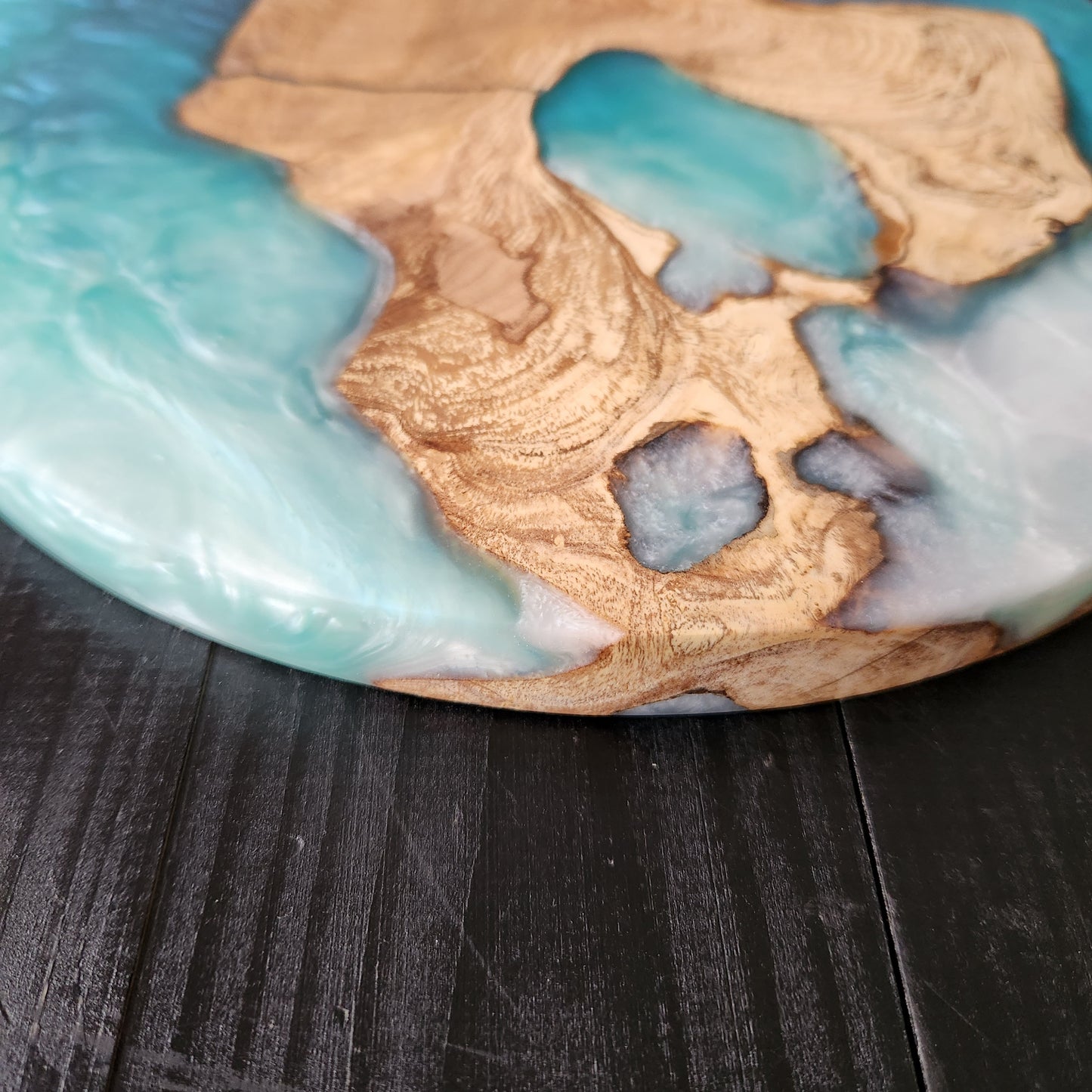 Coastal Halo – Handmade Olive Wood & Epoxy Resin Round Serving Board