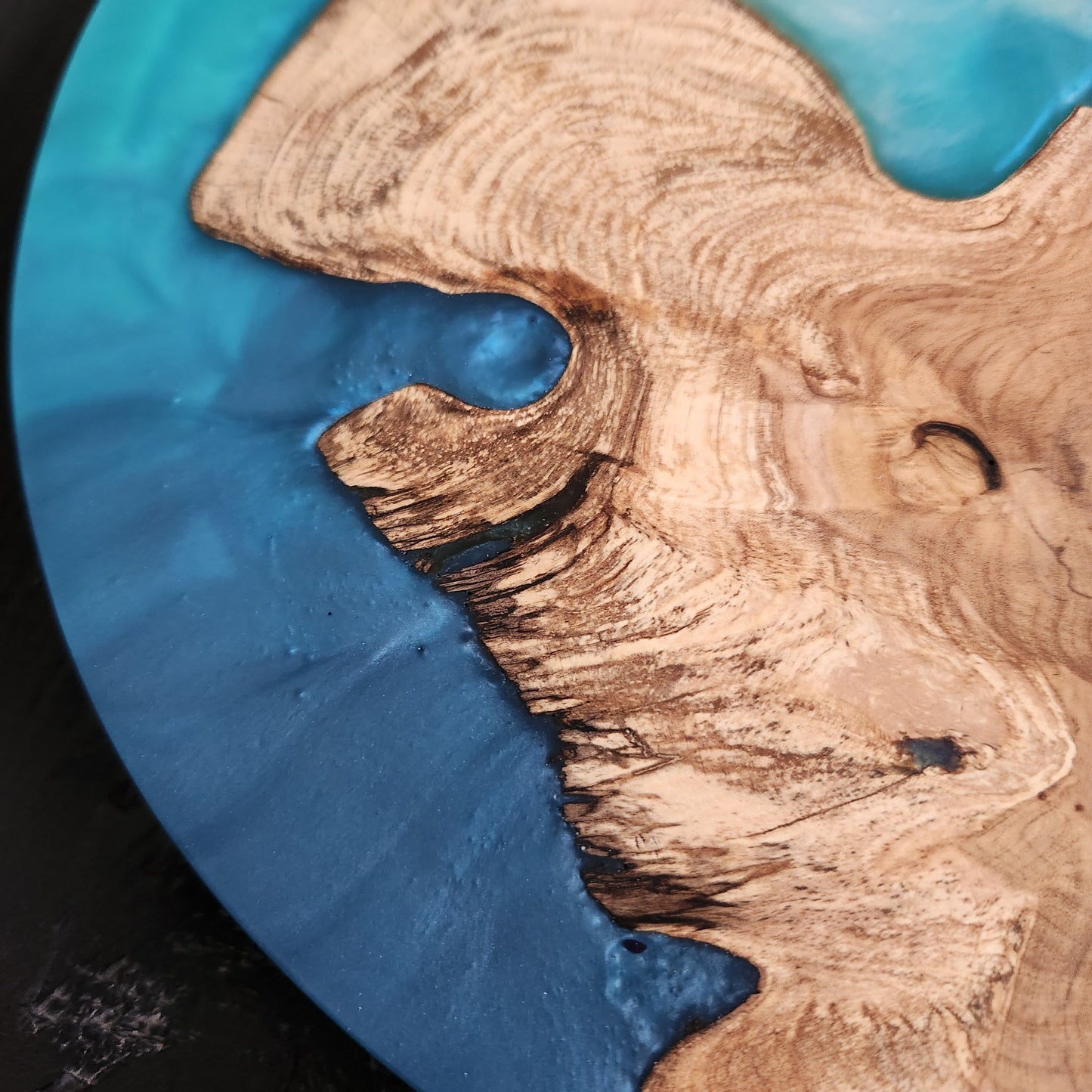 Coastal Halo – Handmade Olive Wood & Epoxy Resin Round Serving Board